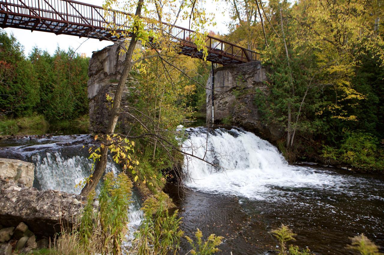 Forks Of The Credit Inn Orangeville Esterno foto