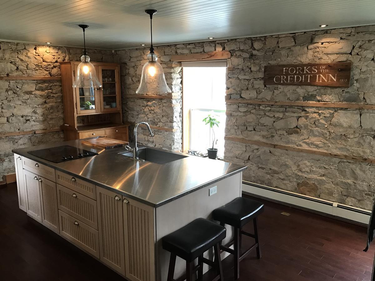 Forks Of The Credit Inn Orangeville Esterno foto